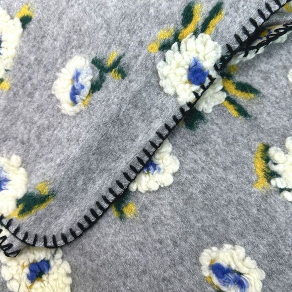 Fadivo Gray Floral 3D Raised Texture Poncho - One Size - Picture 5 of 7